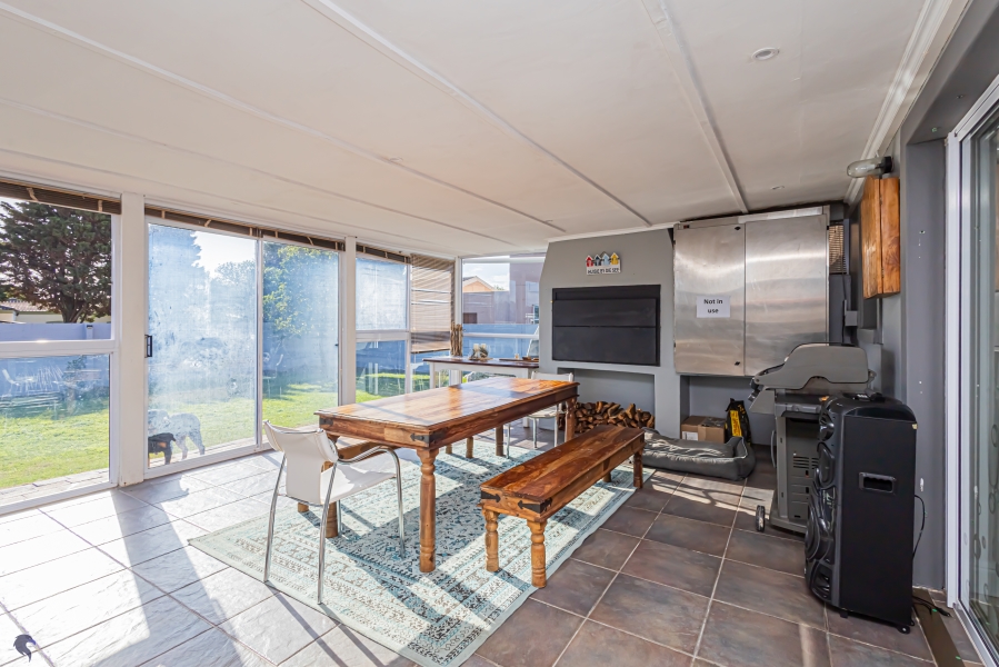 3 Bedroom Property for Sale in Country Club Western Cape